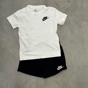 Nike Boys T-Shirt & Shorts Set Size Small